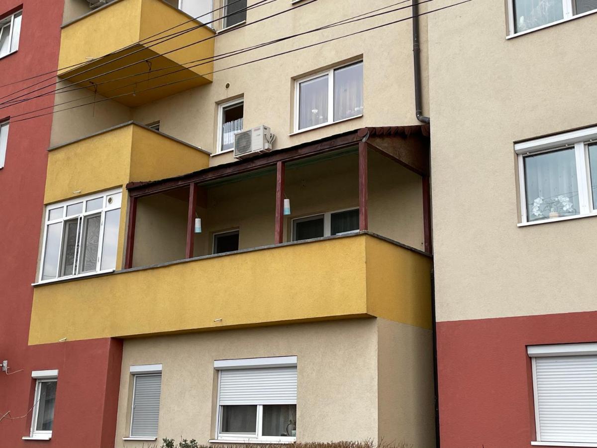 Апартаменты Motorway Alfa Apartament Арад Экстерьер фото
